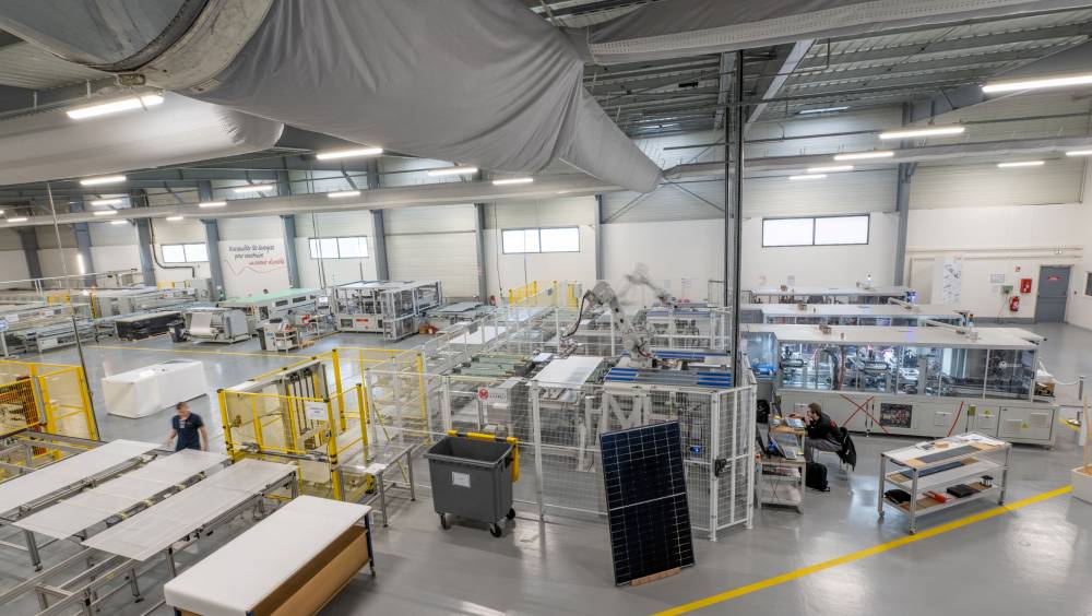 Reden inaugure sa nouvelle ligne de production de modules photovoltaïques près d'Agen